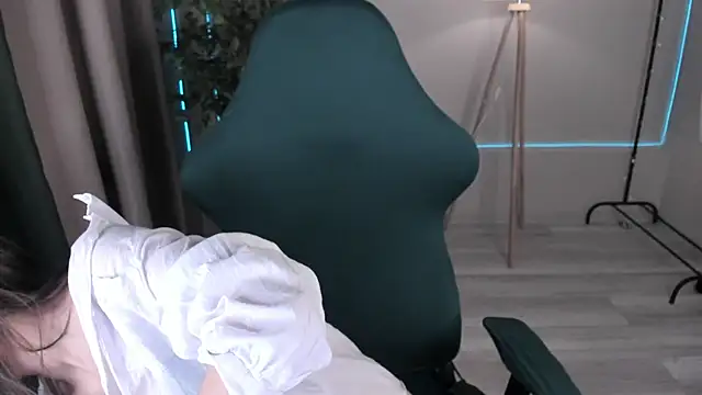 lasly moon online show from April 19, 12:10 am