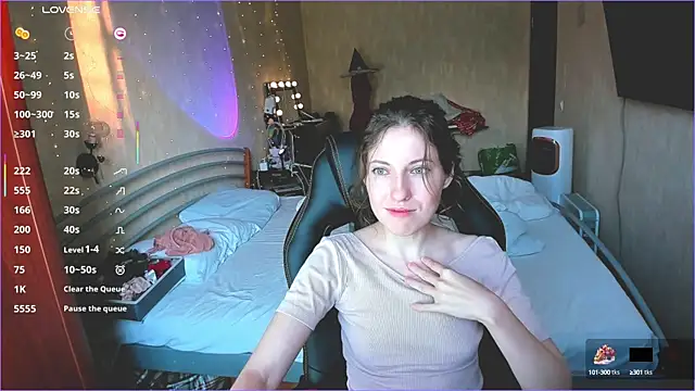 Agata in Wonderland online show from September 16, 2:03 pm