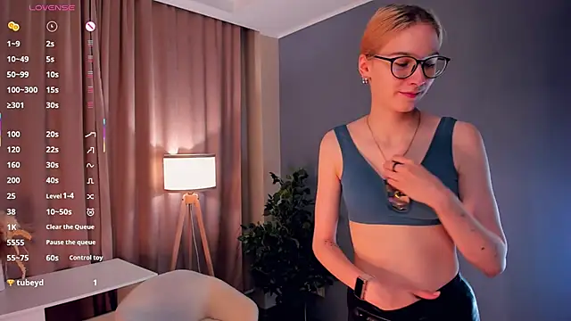 Snapshot of SharylSmalt chatting on October 9, 1:32 am SharylSmalt online show from October 9, 1:32 am