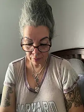 dieseldame1313 online show from October 15, 7:49 pm