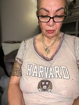 dieseldame1313 online show from February 1, 2:43 am