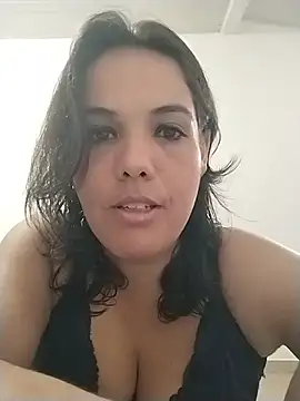 Snapshot of Bellapotencia1985 chatting on October 25, 9:50 am Bellapotencia1985 online show from October 25, 9:50 am