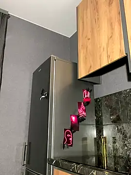 FavoriteKira online show from November 12, 9:35 pm