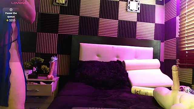 antonela-tompson online show from April 9, 5:18 pm