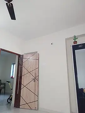 Shivani2002 online show from April 11, 10:19 am