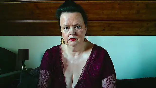 TiffanyMature online show from November 22, 8:28 am