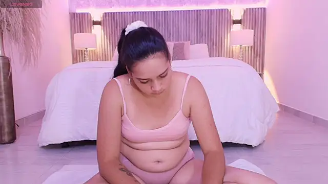 karlie small online show from April 13, 7:47 pm