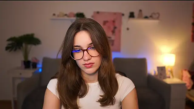 kissie cat online show from February 12, 2:30 pm