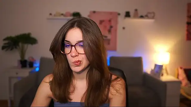 kissie cat online show from February 25, 2:26 pm