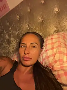 Rosieredxox online show from May 31, 8:10 pm
