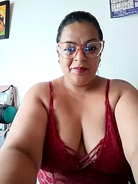 Mia-Glow online show from March 4, 7:20 pm