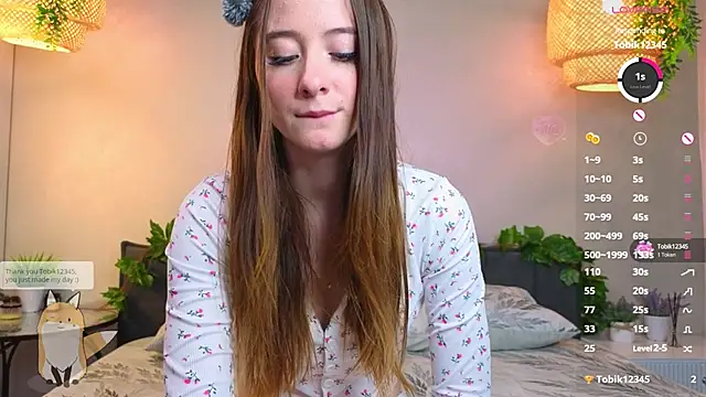 Snapshot of KayleeAgney chatting on October 4, 7:40 pm KayleeAgney online show from October 4, 7:40 pm