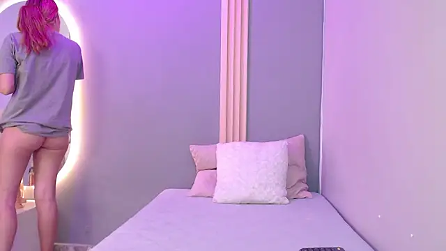 Snapshot of Sara_slim chatting on October 21, 2:43 pm Sara slim online show from October 21, 2:43 pm