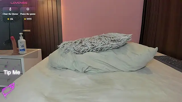 ROXXYBLOOM online show from July 6, 3:03 pm