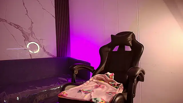 ShaunaDream online show from November 22, 5:43 am