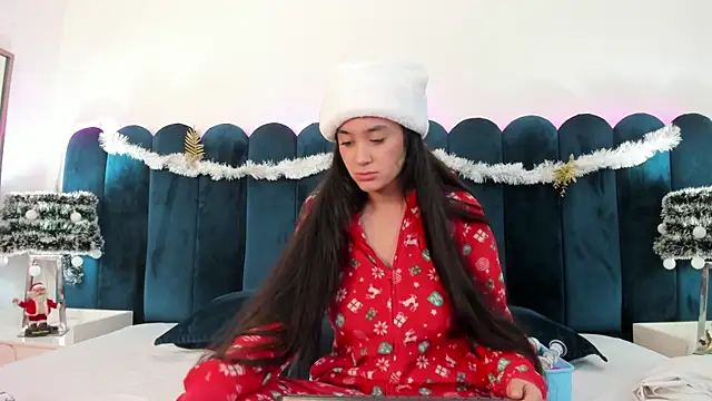 EmilyHanks  online show from December 20, 11:53 pm