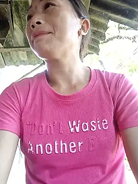 lucybaby00 online show from May 15, 11:51 pm