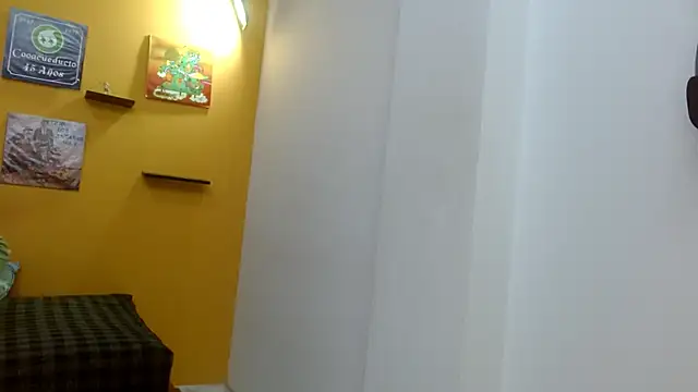 skinnyverus18 online show from February 4, 7:06 pm