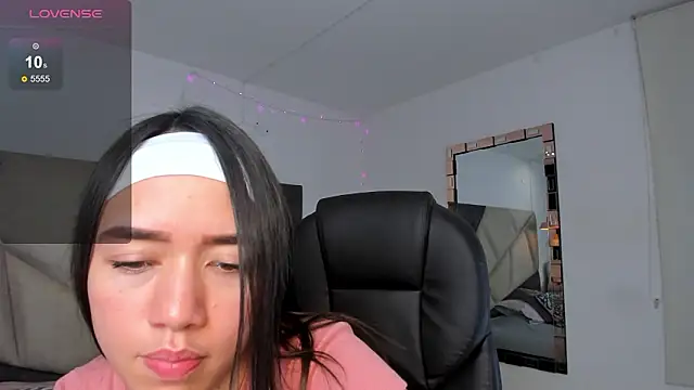 SaraWagner  online show from March 11, 12:15 am