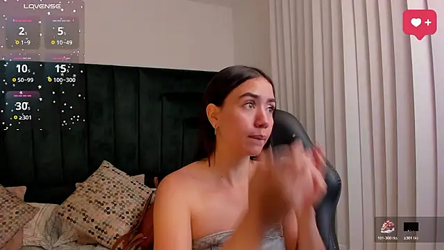 SaraWagner  online show from February 5, 12:03 am