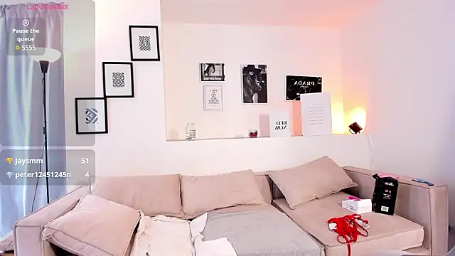 Snapshot of Miacorner_ chatting on September 28, 6:35 pm Miacorner  online show from September 28, 6:35 pm