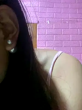 Snapshot of LunaBerry18 chatting on September 23, 2:59 pm LunaBerry18 online show from September 23, 2:59 pm