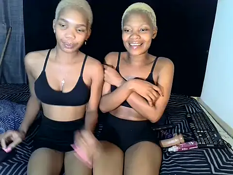 Snapshot of DiamondDeeRaya chatting on October 6, 12:05 am DiamondDeeRaya online show from October 6, 12:05 am