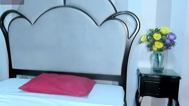 MiaAmore  online show from October 11, 8:44 pm