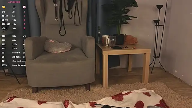 laracroftmansion online show from September 24, 5:12 pm