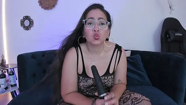 alissonbronw     online show from November 4, 8:25 pm