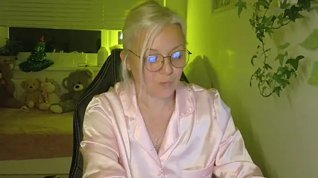 Linsy Kim online show from February 12, 10:33 pm