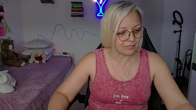 Linsy Kim online show from April 10, 1:06 pm