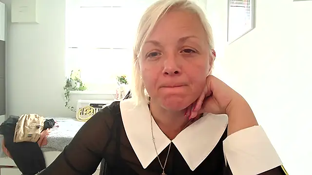 Linsy Kim online show from September 26, 8:45 am