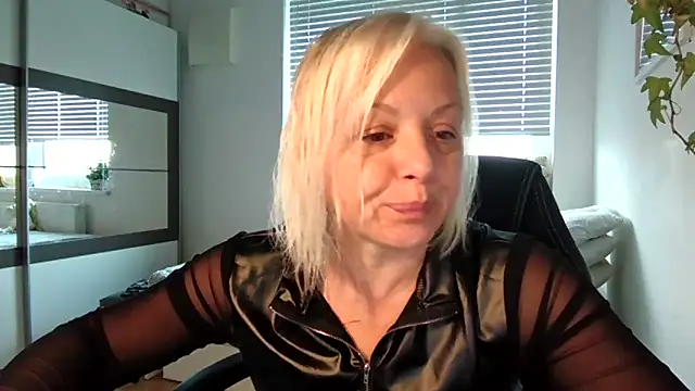 Linsy Kim online show from November 4, 6:51 am