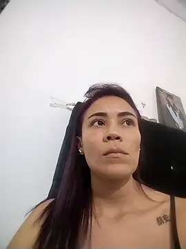 dulcelatin21 online show from October 28, 12:38 am