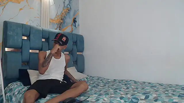 PRETTY FEM online show from March 3, 1:44 am