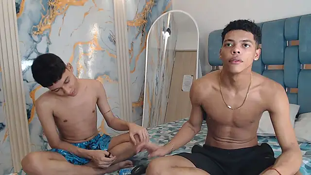 PRETTY FEM online show from April 13, 1:51 am