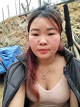 lylylove online show from February 7, 8:18 am