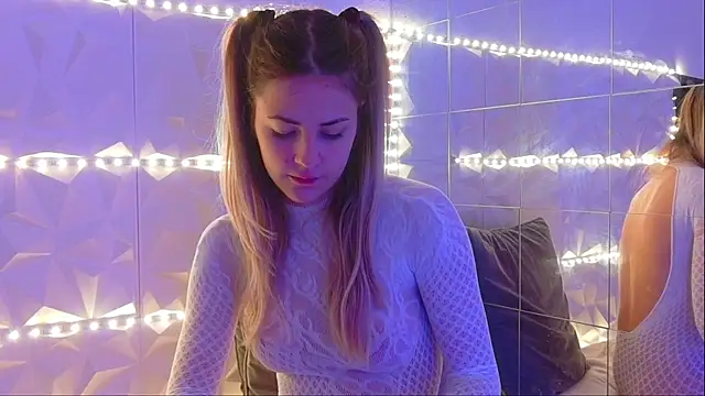 Aishha  online show from October 27, 6:09 am