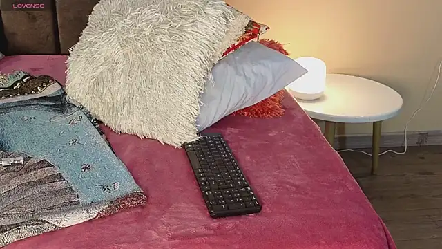 HelenaCole- online show from February 21, 2:40 pm