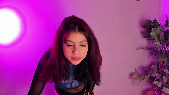 Julieth brown  online show from February 15, 12:04 pm