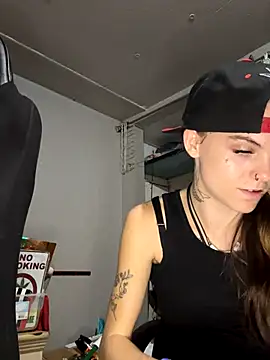 ittybittymeryssa online show from December 5, 4:12 am