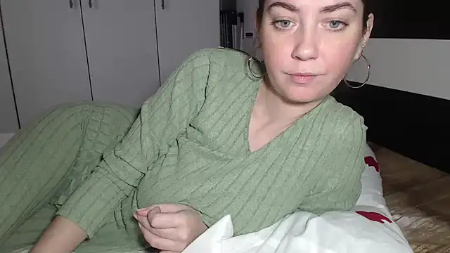 petite danielle online show from February 18, 10:25 am