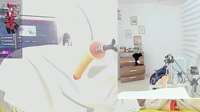 Snapshot of Rosy_Emely chatting on October 21, 9:35 am Rosy Emely online show from October 21, 9:35 am