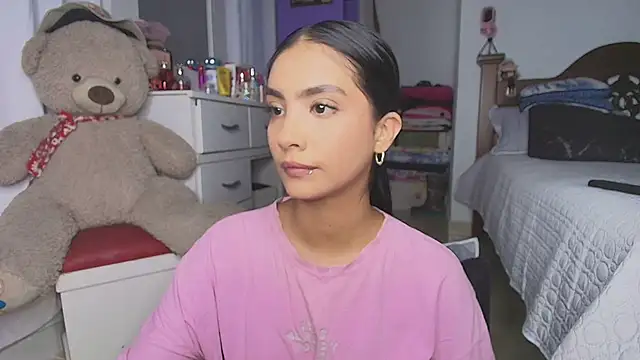 mia yireth online show from November 10, 10:38 pm