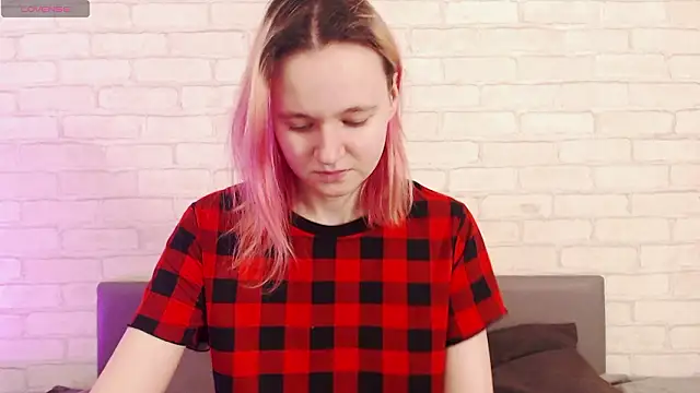 Ericha Stone online show from February 1, 7:51 am