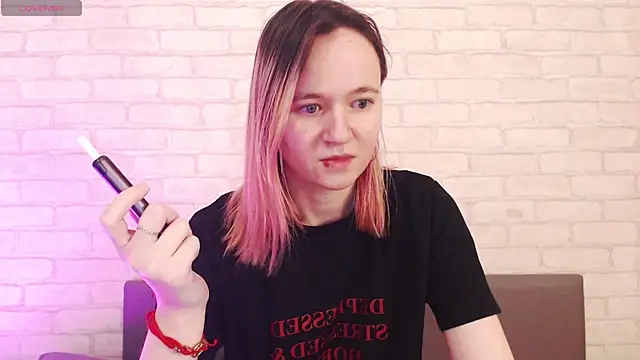 Ericha Stone online show from April 19, 1:16 am