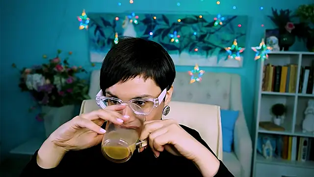 LauraDavidsons online show from October 2, 4:45 pm