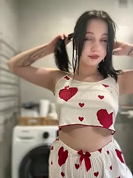 YourLittleDevil online show from February 15, 5:32 am