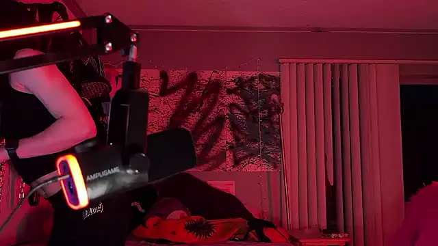 xoFrankie online show from April 18, 2:47 am